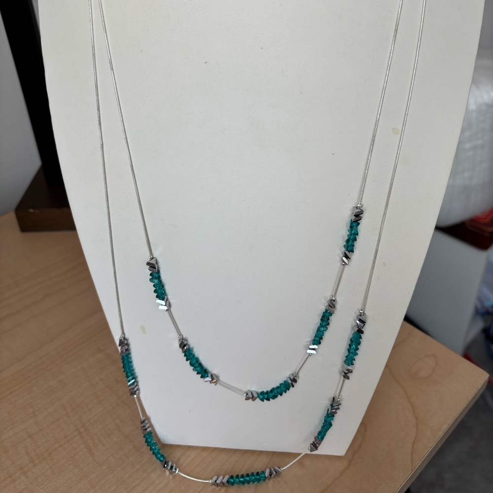 Nine West Silver Tone and Teal Beaded Necklace/ Measure 32-36 in Length/ Marked